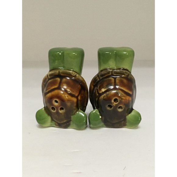 Cracker Barrel Turtles Yoga Everyday Miniature Salt & Pepper Shakers - Picture 3 of 4